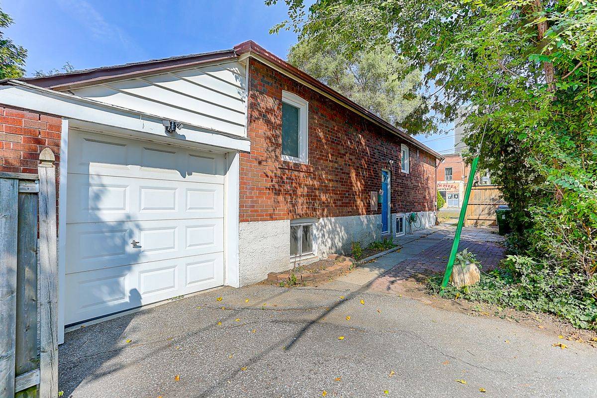 Toronto E03, ON M4K 2T2,1206 Broadview AVE #Lower