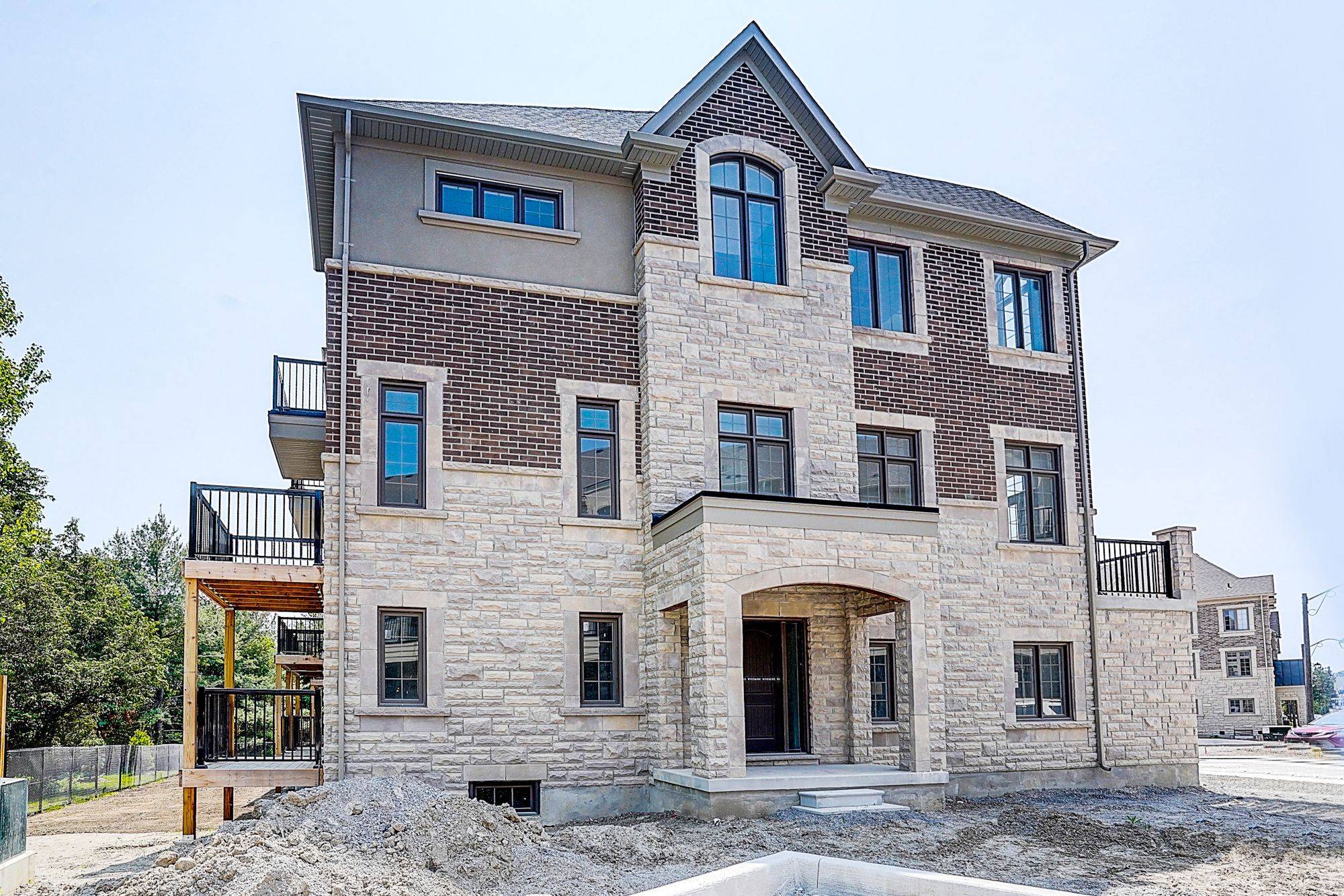 Markham, ON L6C 3L5,1 West Village LN