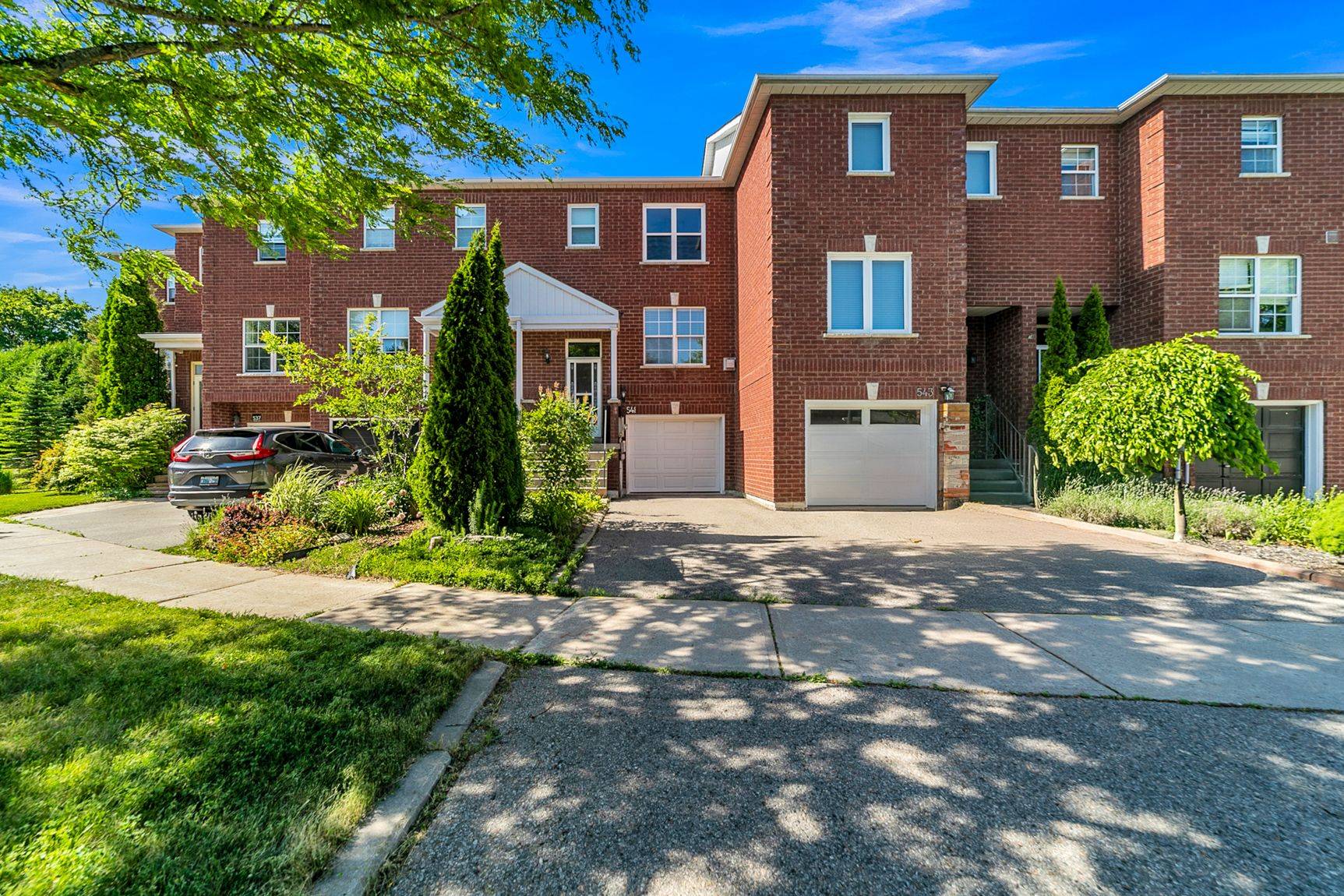 Newmarket, ON L3Y 8R5,541 Bondi AVE
