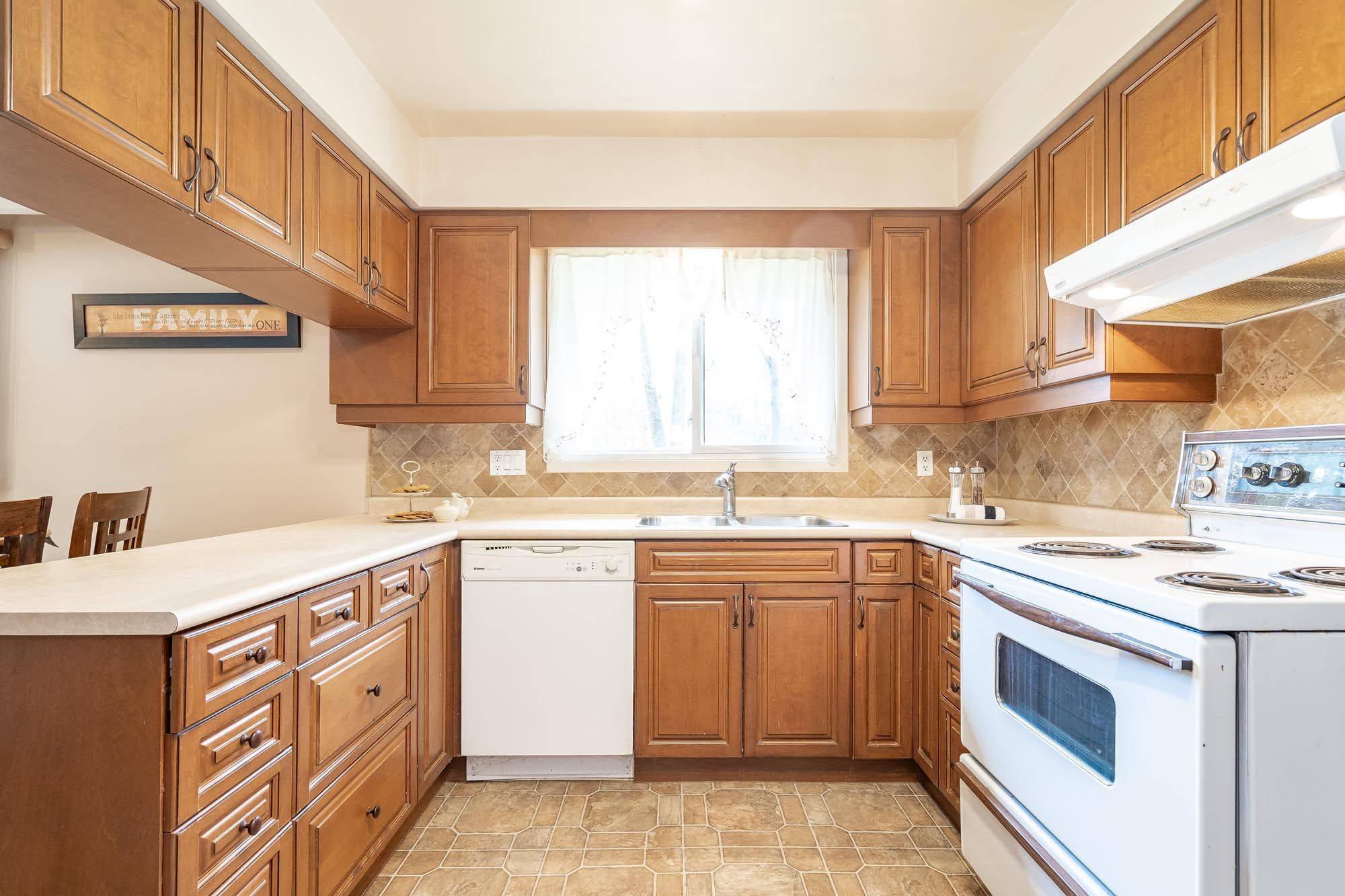 Springwater, ON L0L 1Y2,15 Lawrence AVE