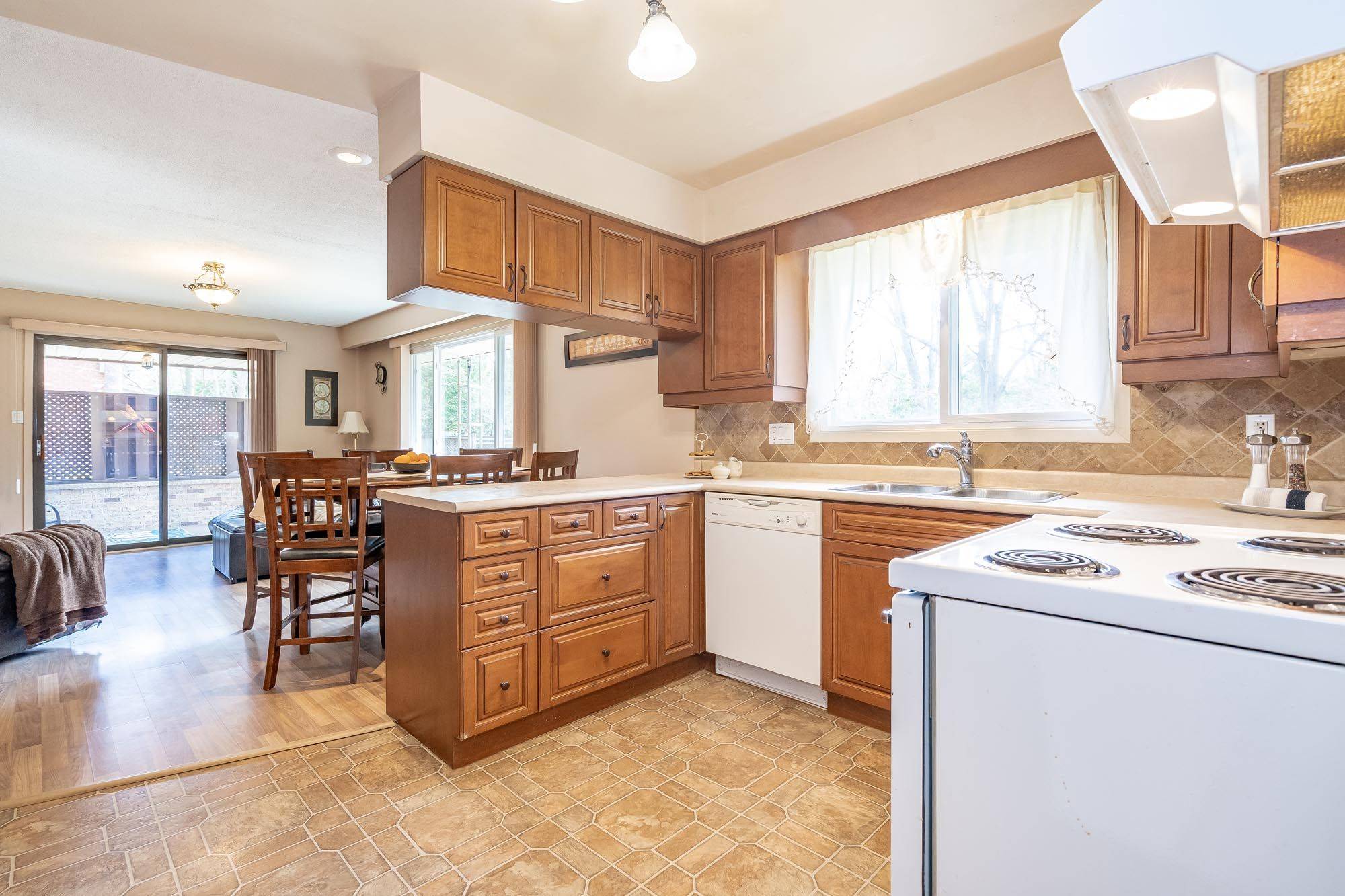 Springwater, ON L0L 1Y2,15 Lawrence AVE