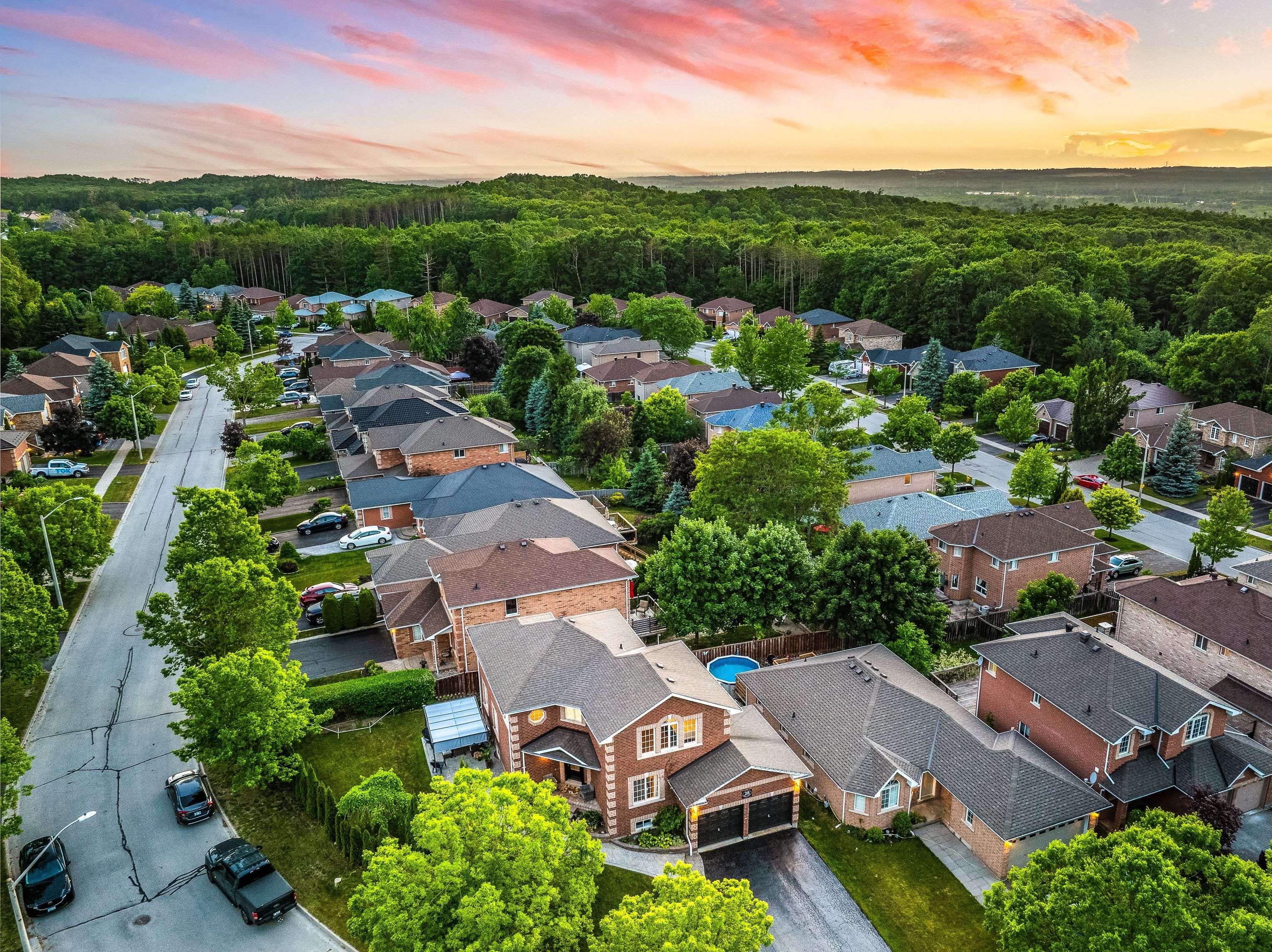 Barrie, ON L4N 0S8,28 Bloom CRES