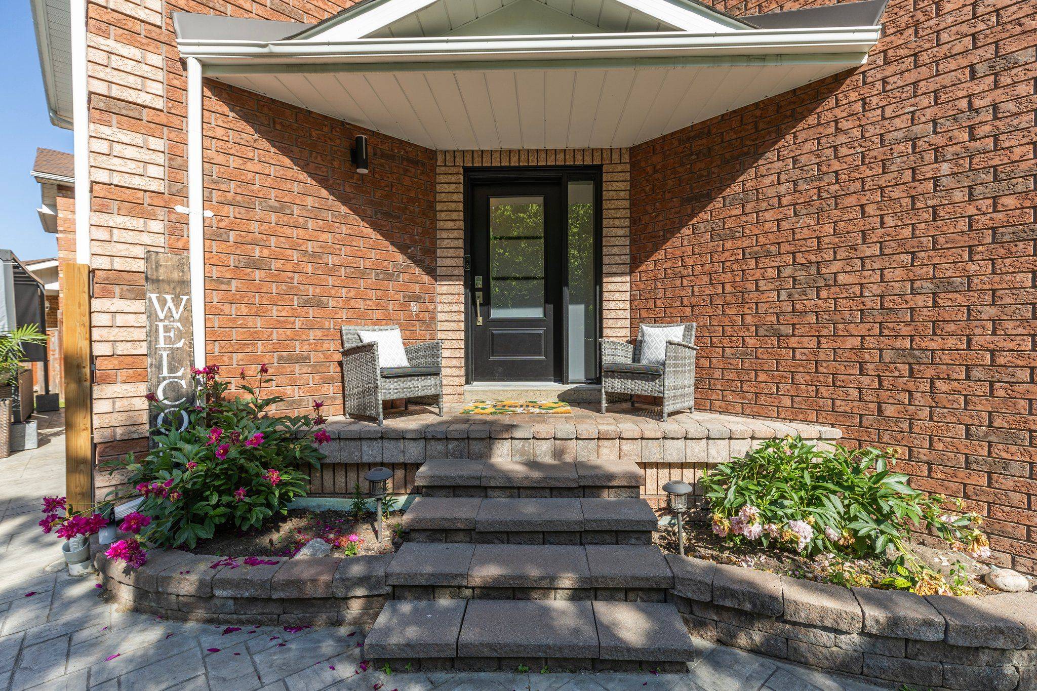 Barrie, ON L4N 0S8,28 Bloom CRES