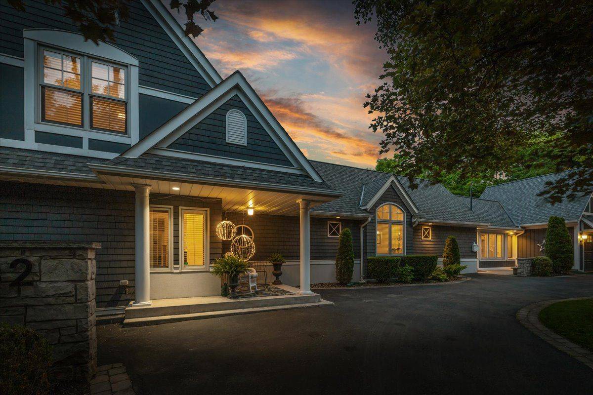 Oakville, ON L6J 3H5,382 Trafalgar RD