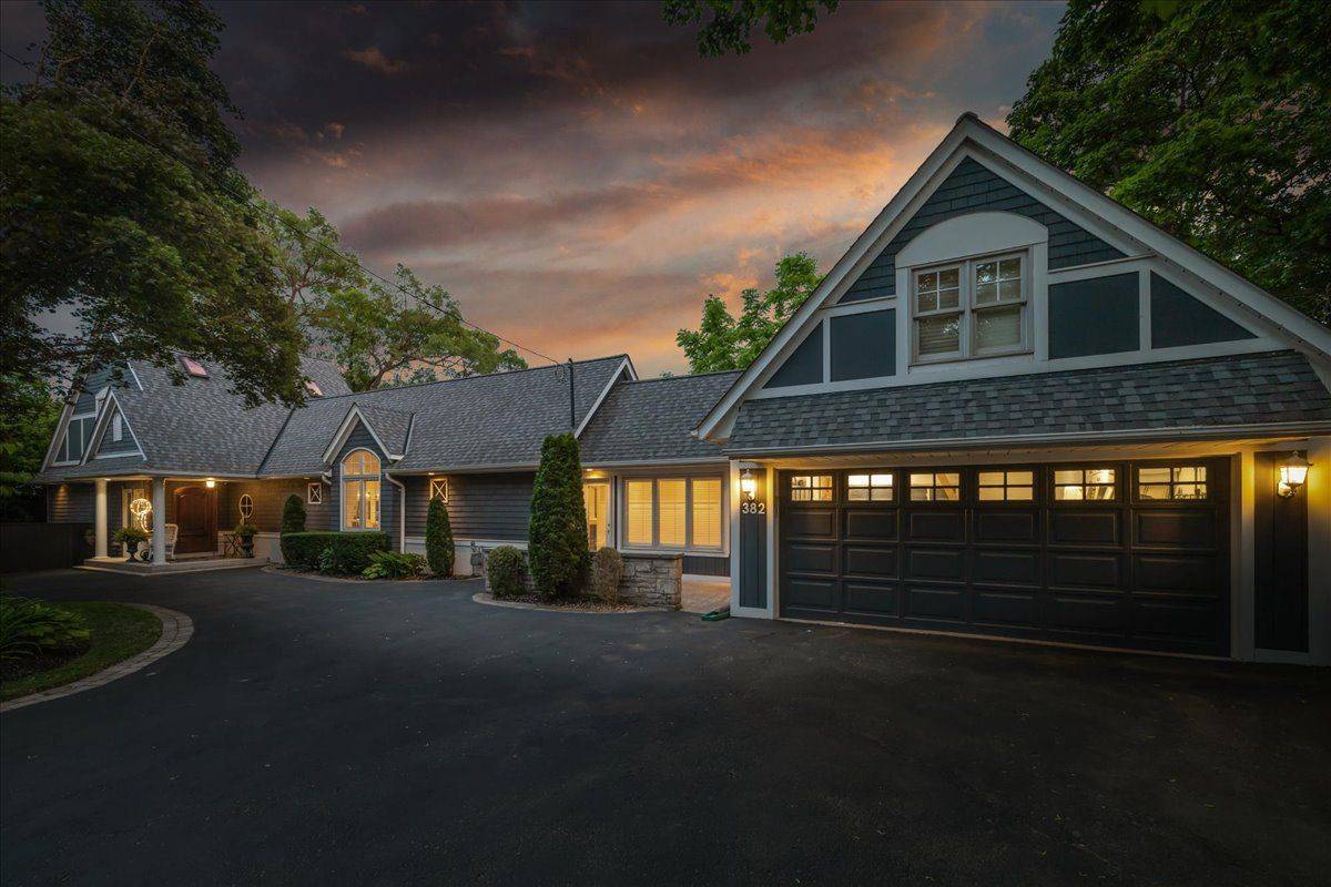 Oakville, ON L6J 3H5,382 Trafalgar RD