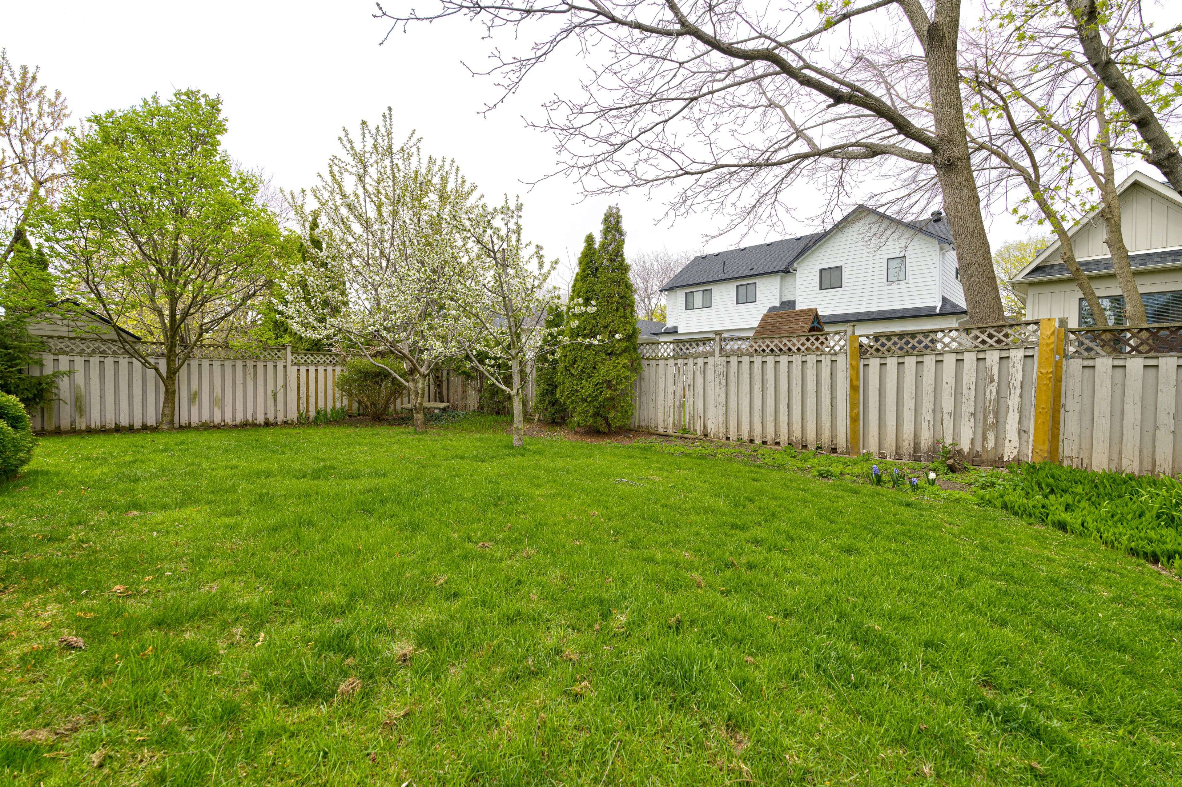 Burlington, ON L7S 2J6,1231 Sable DR