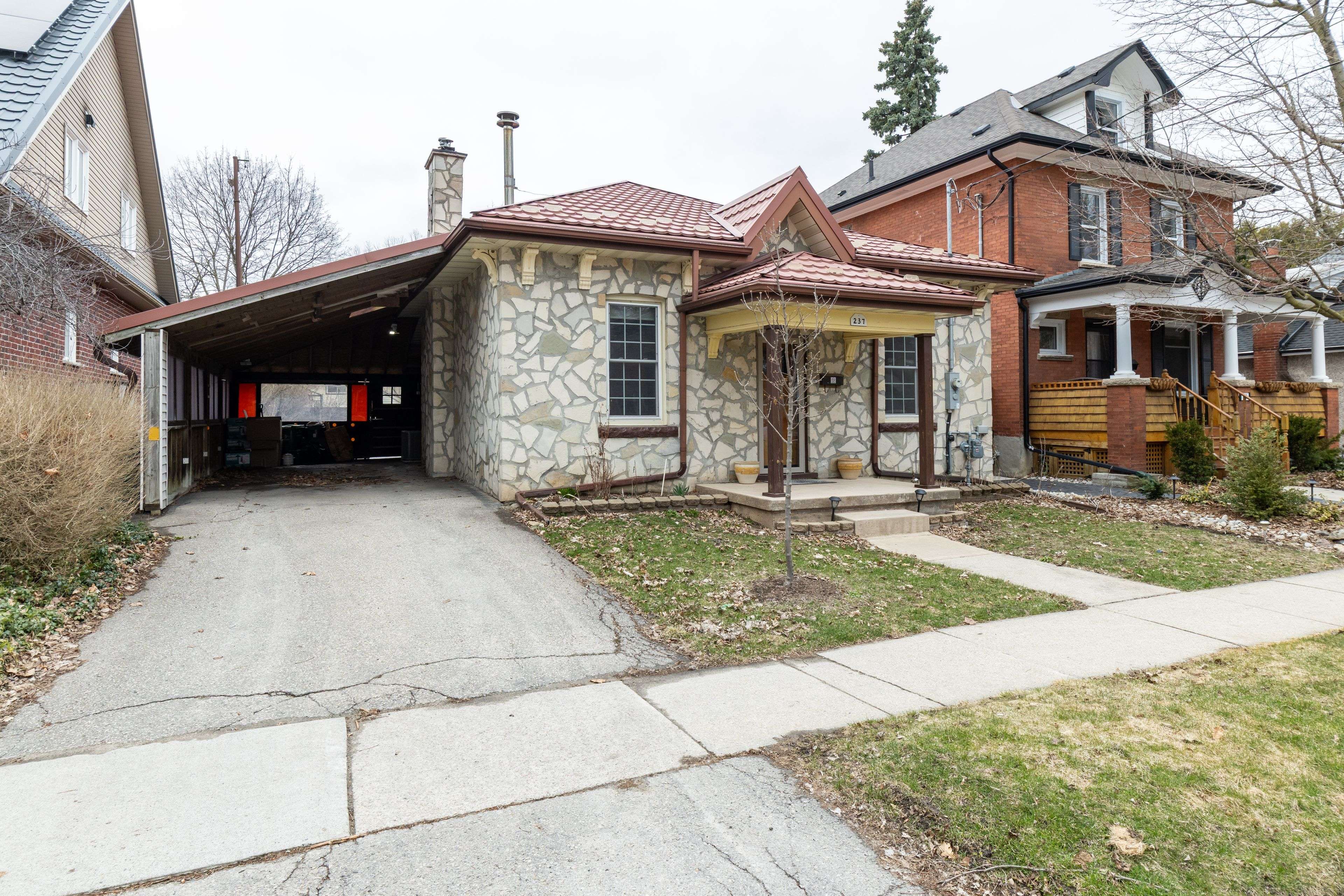 Guelph, ON N1H 2L6,237 Liverpool ST