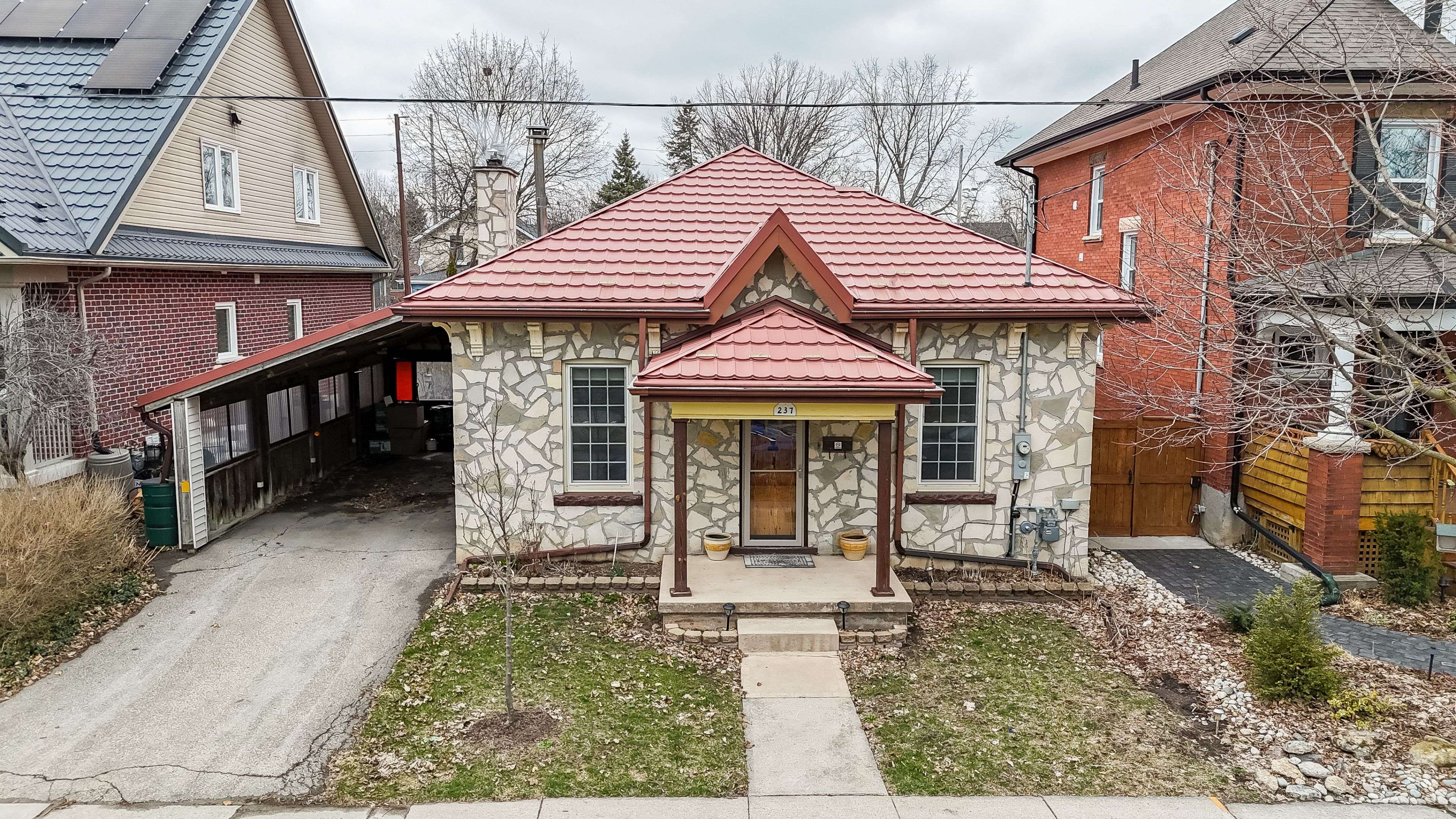 Guelph, ON N1H 2L6,237 Liverpool ST