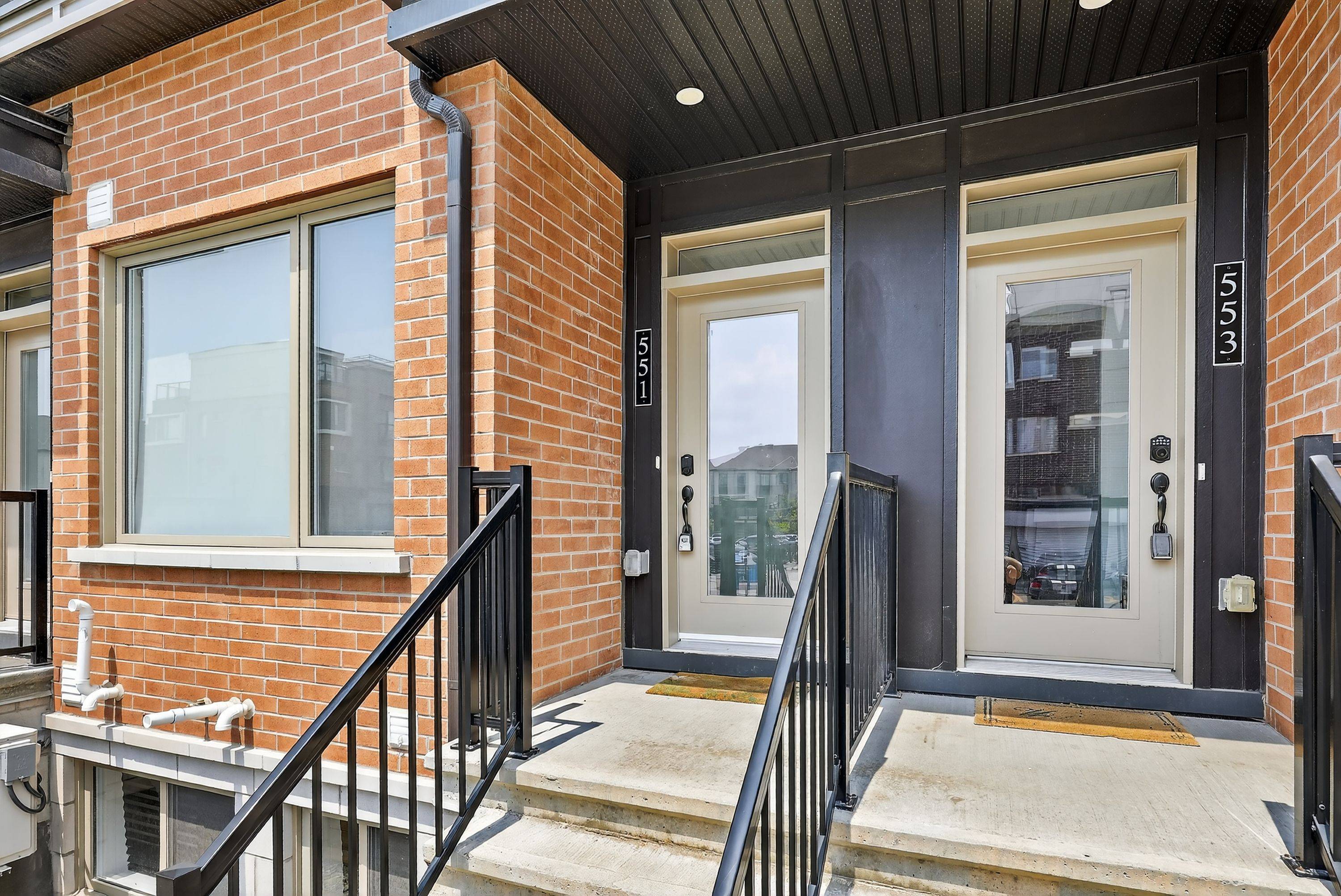 Manor Park - Cardinal Glen And Area, ON K1K 5A5,551 Takamose Private