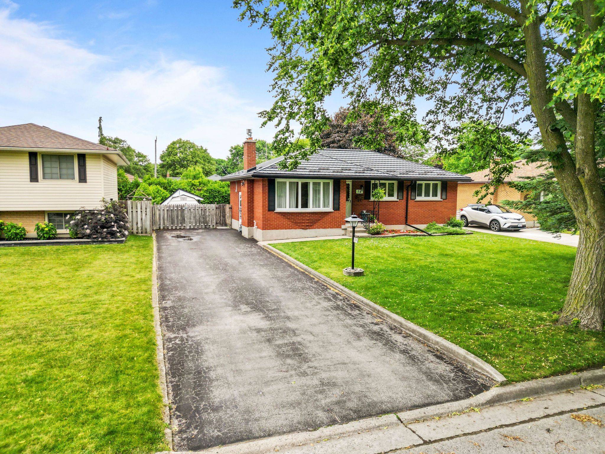 London East, ON N5V 2P8,14 Pickwick CRES