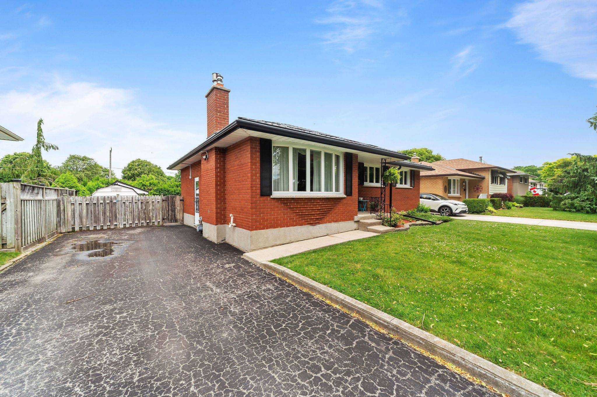 London East, ON N5V 2P8,14 Pickwick CRES