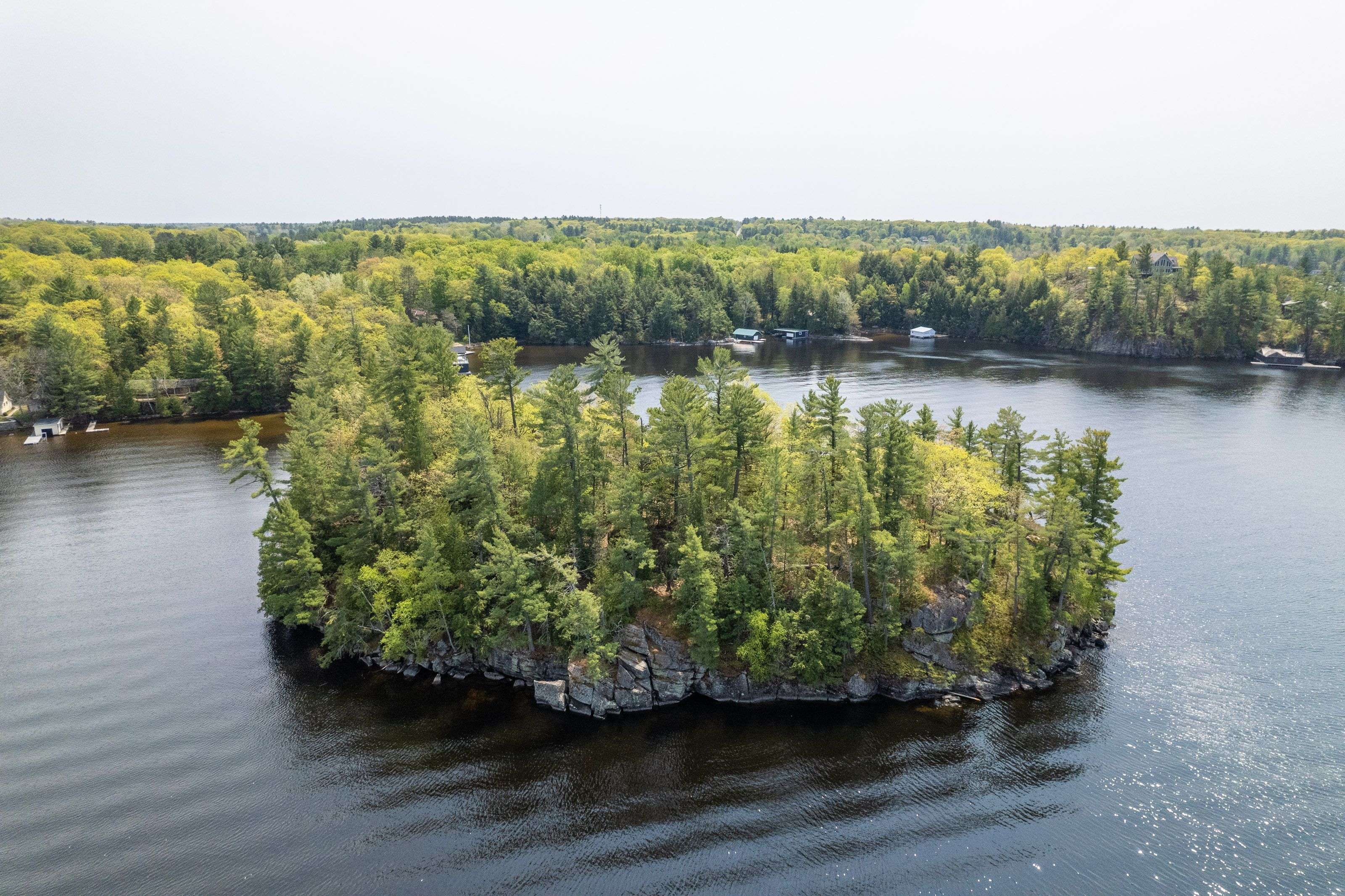 Gravenhurst, ON P1P 1R1,1032 Evergreen CRES