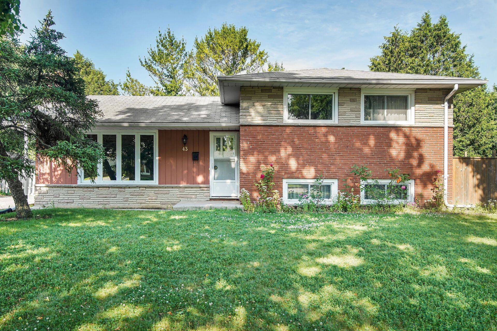 London South, ON N5Z 4A5,43 Silverdale CRES