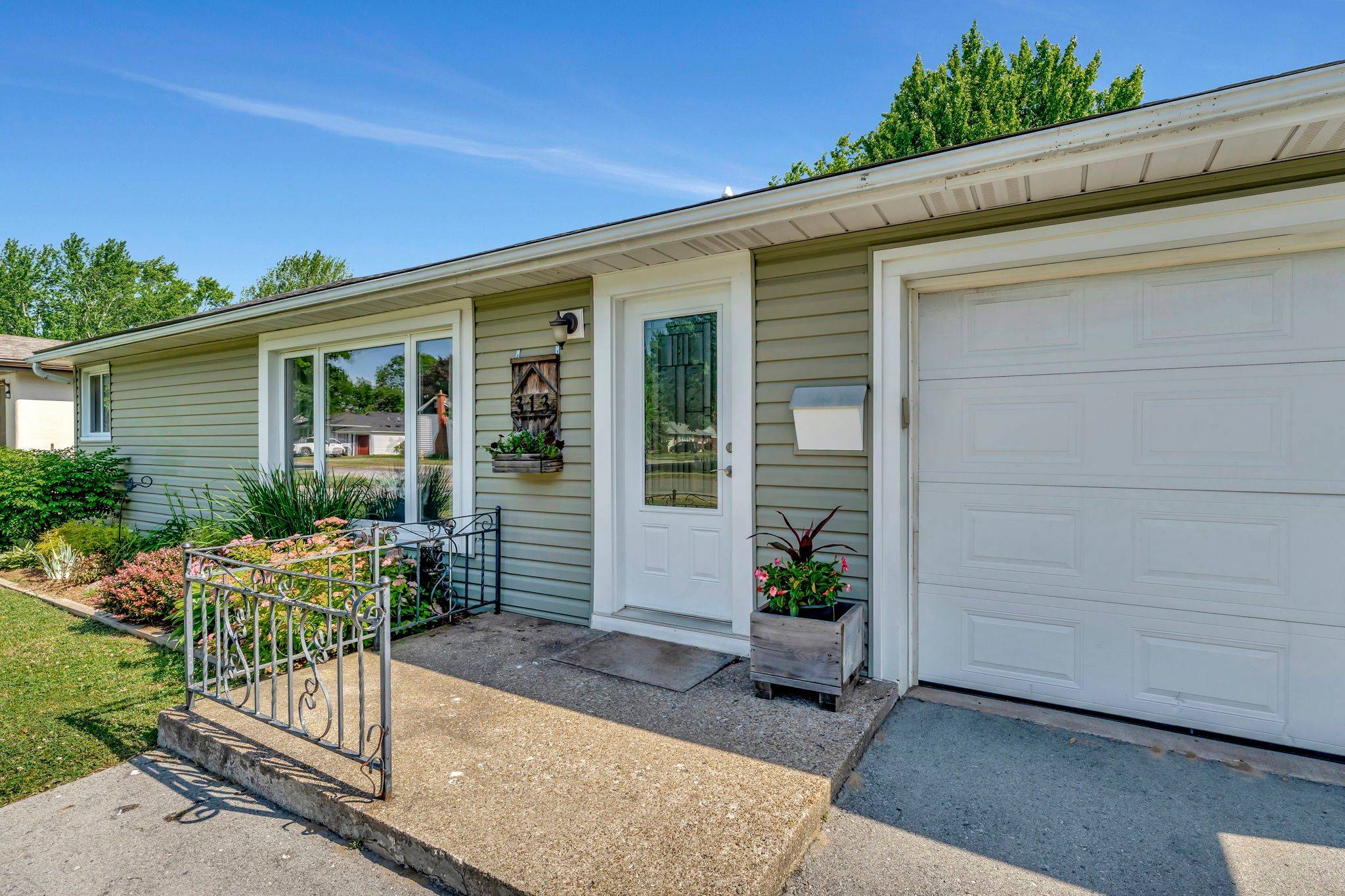 Haldimand, ON N1A 1M7,313 Park AVE W