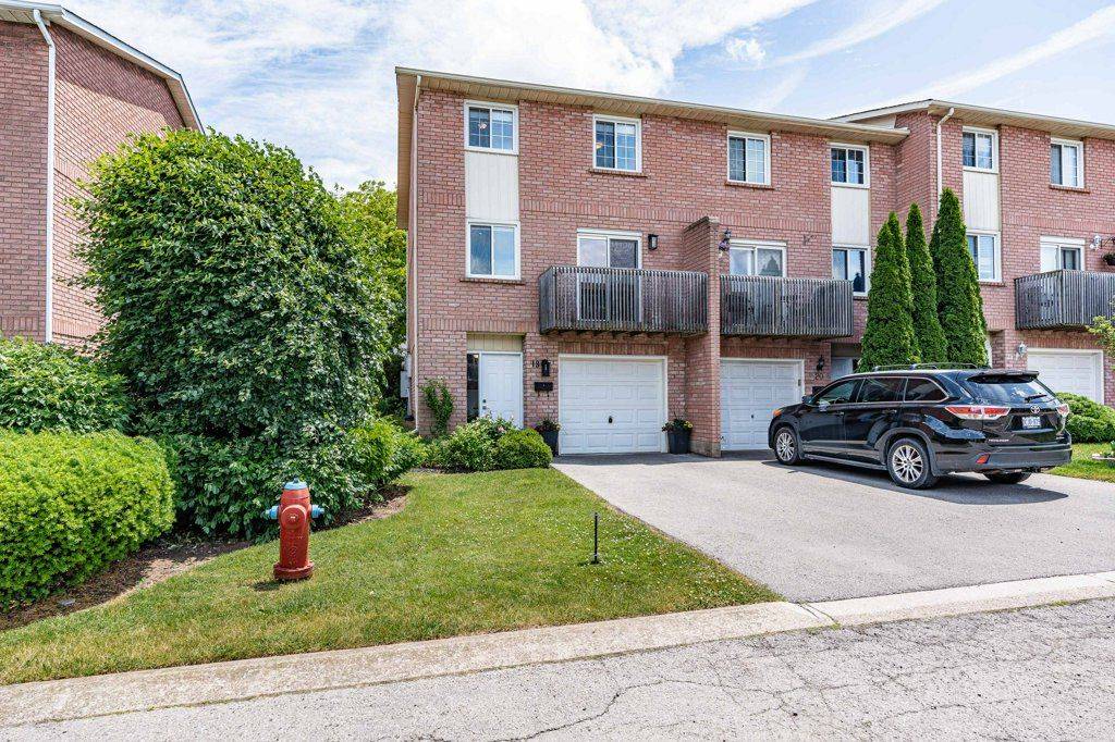 Hamilton, ON L8G 4T4,29 HERITAGE DR #19