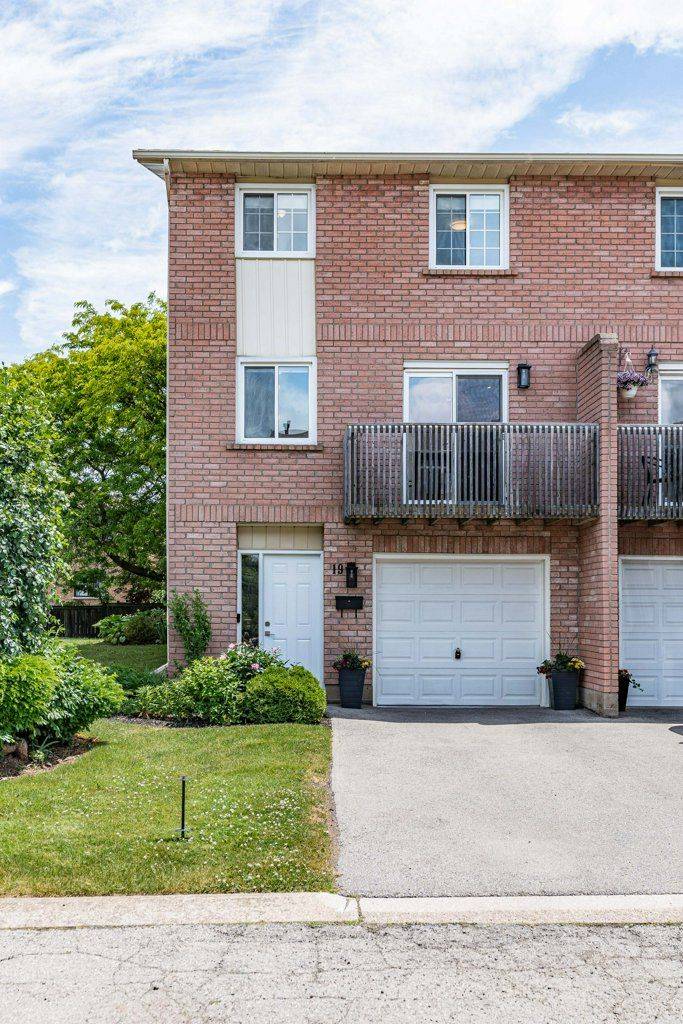 Hamilton, ON L8G 4T4,29 HERITAGE DR #19