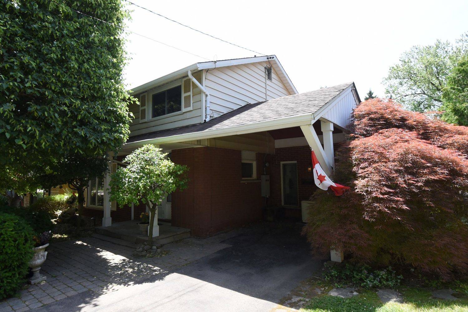 665 Bendamere AVE, Hamilton, ON L9C 1R7