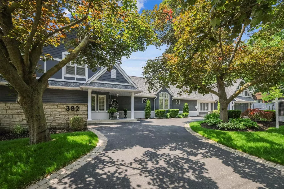 Oakville, ON L6J 3H5,382 Trafalgar RD