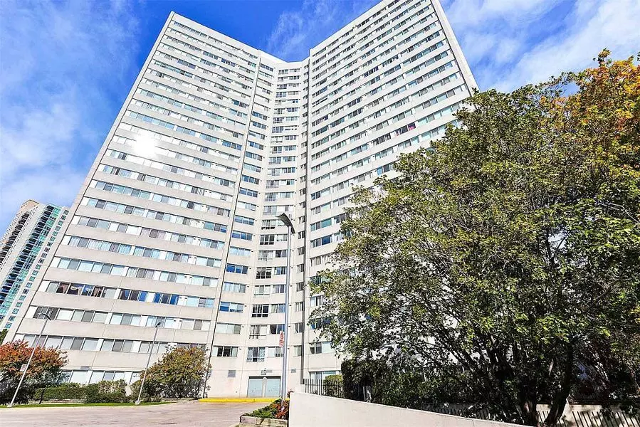 Mississauga, ON L5A 4B8,3700 Kaneff CRES N #202