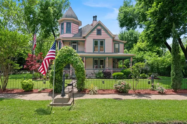 1303 W Main Street, Waxahachie, TX 75165