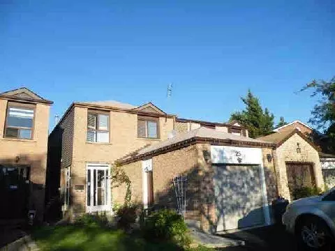 25 Royal Colwood CT #Upper, Vaughan, ON L4K 2J3