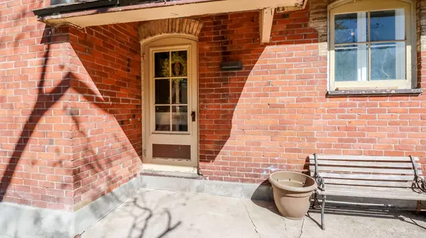 Barrie, ON L4M 3M8,121 Mulcaster ST
