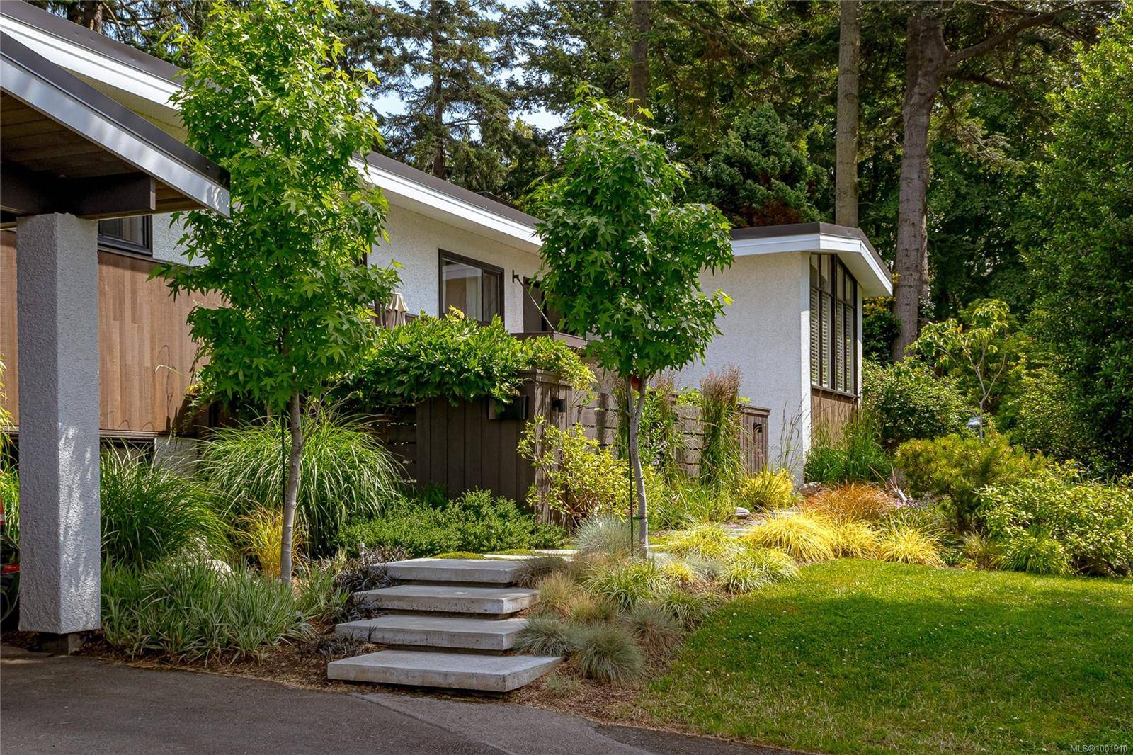 Oak Bay, BC V8S 5G4,905 Deal St
