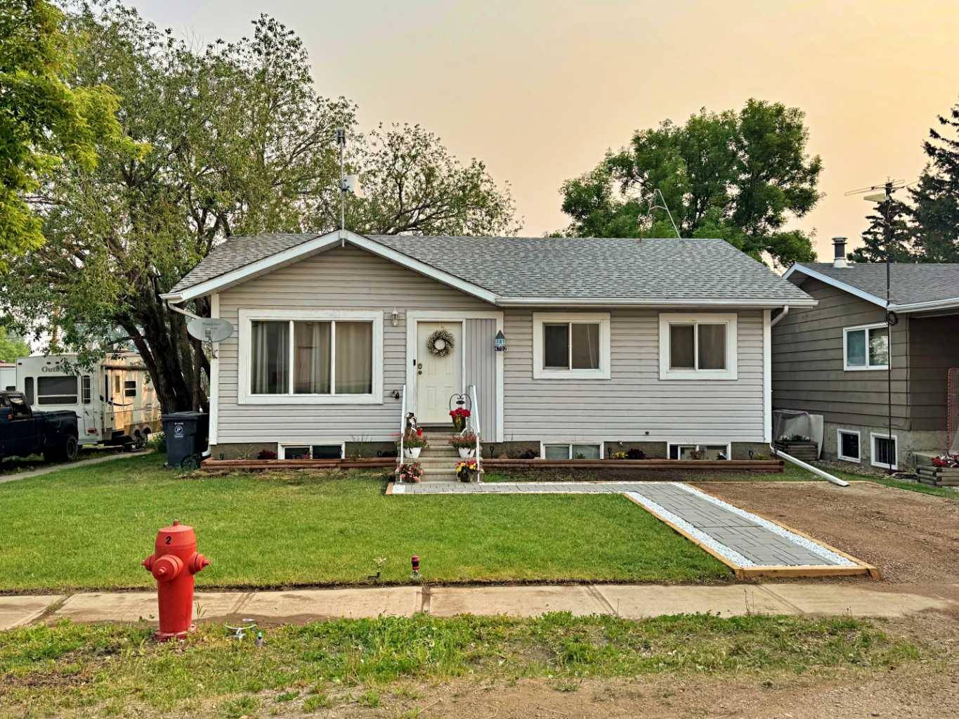 4702 50 AVE, Dewberry, AB T0B 1G0