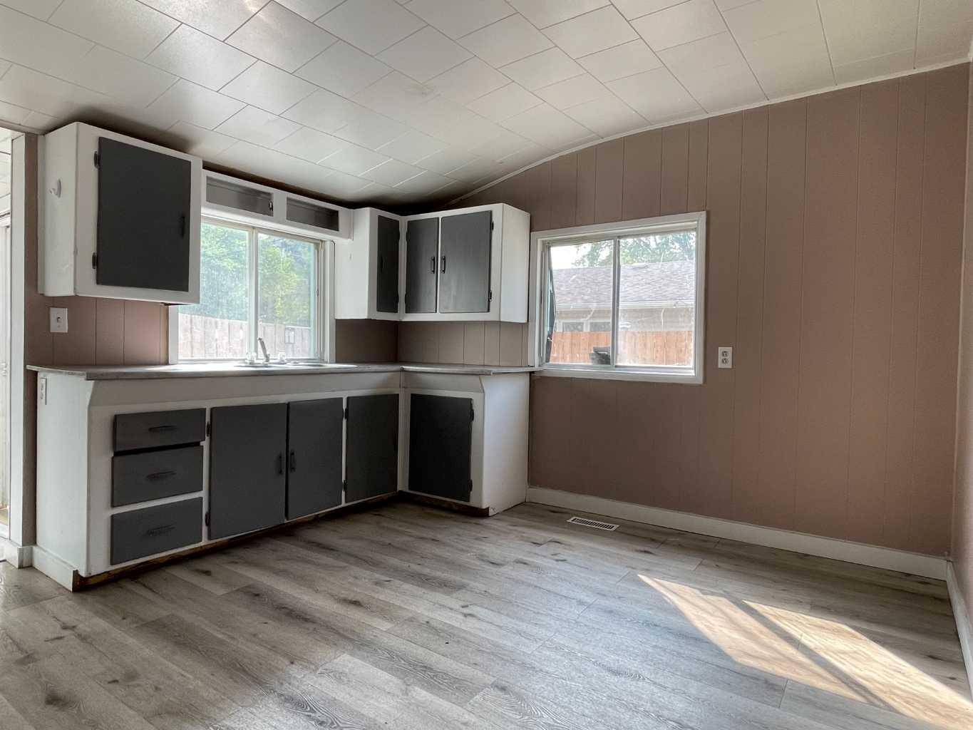 Wainwright, AB T9W 1G2,1133 6TH AVENUE