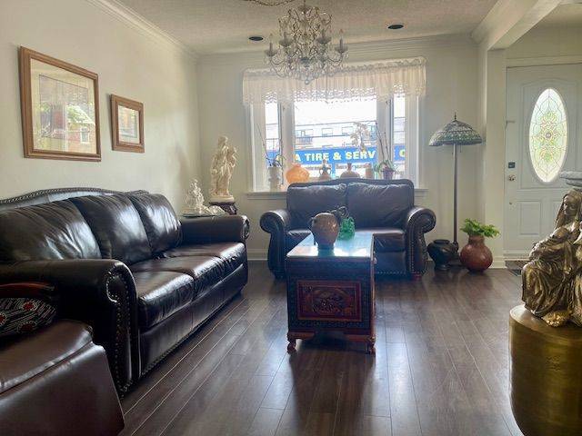 Toronto C04, ON M6A 1M6,10 Ranee AVE