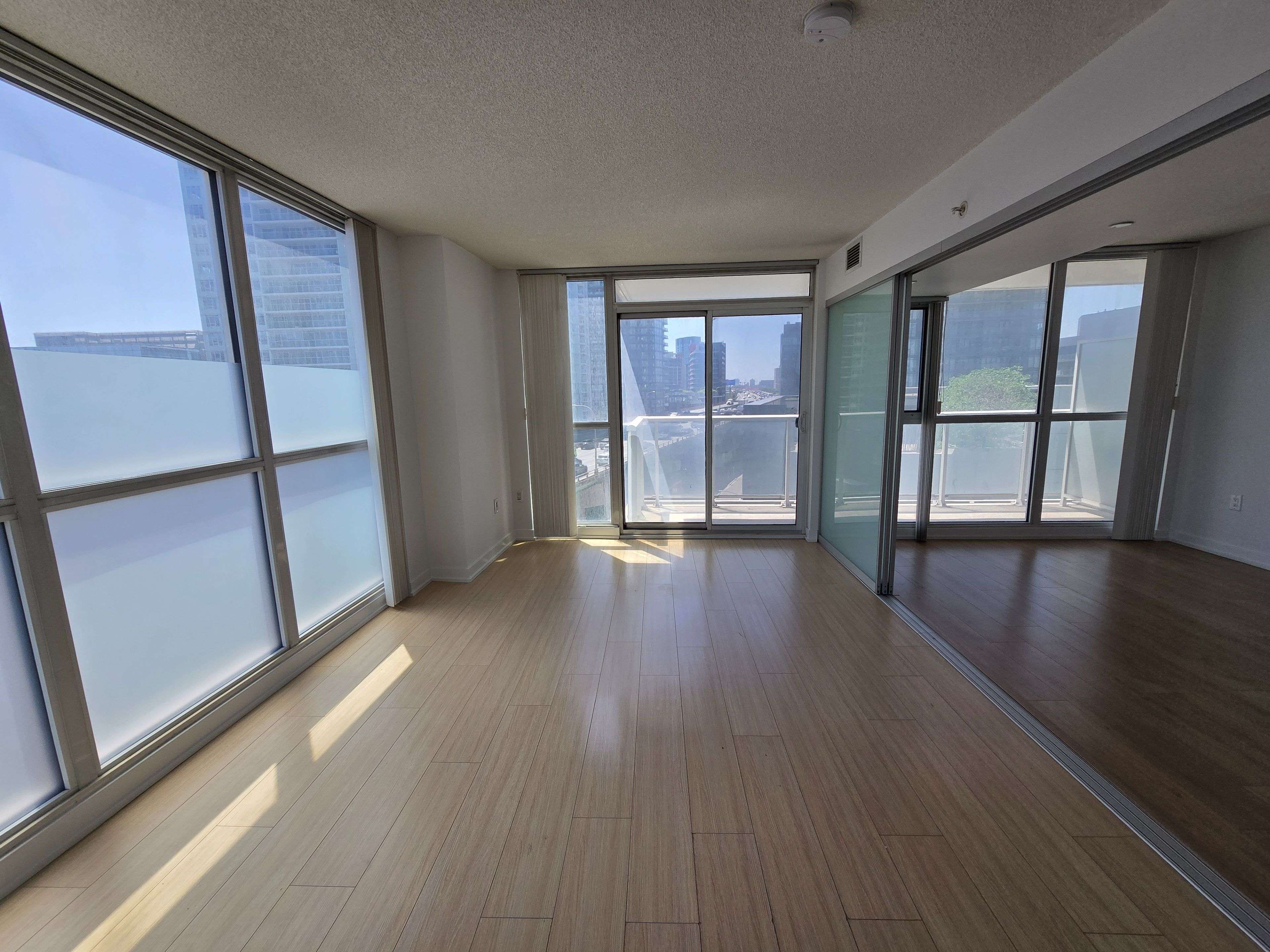 75 Queens Wharf RD #808, Toronto C01, ON M5V 0J8