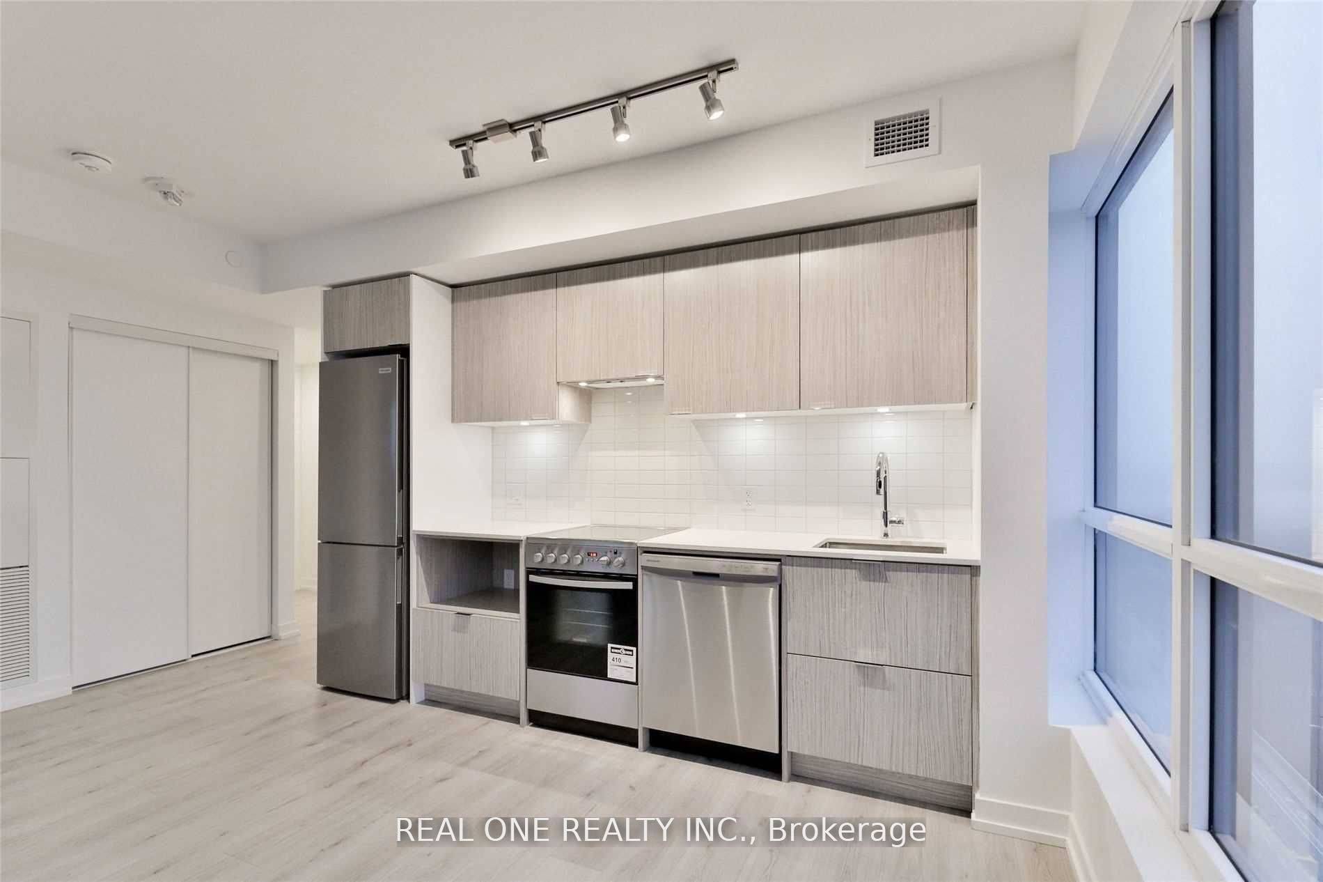 Toronto C08, ON M4W 0B4,395 Bloor ST E #2111