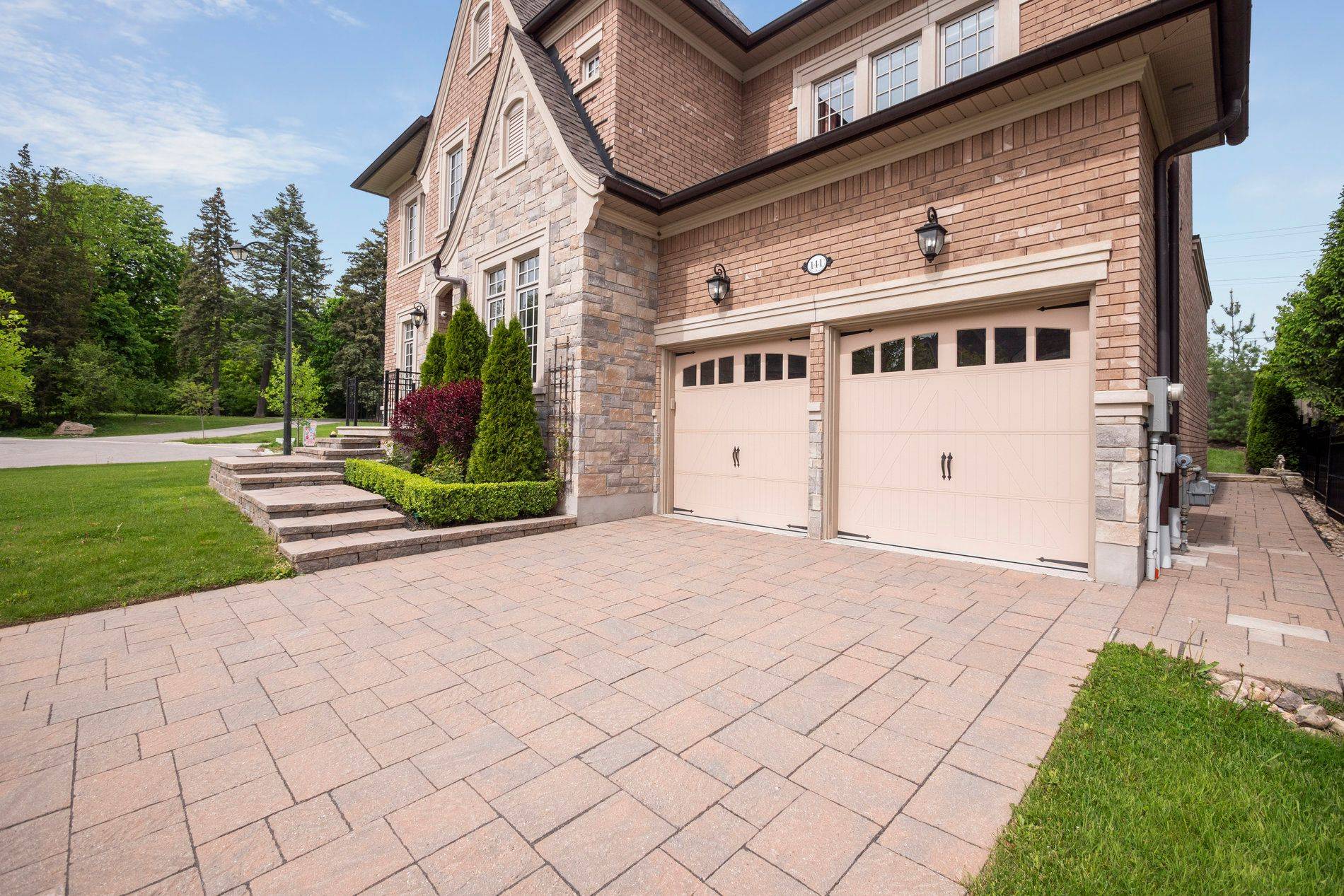 Vaughan, ON L4H 4G6,141 Annsleywood CT