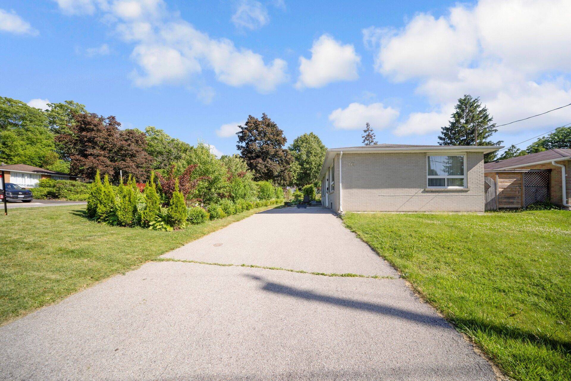 Newmarket, ON L3Y 3B3,770 Greenfield CRES