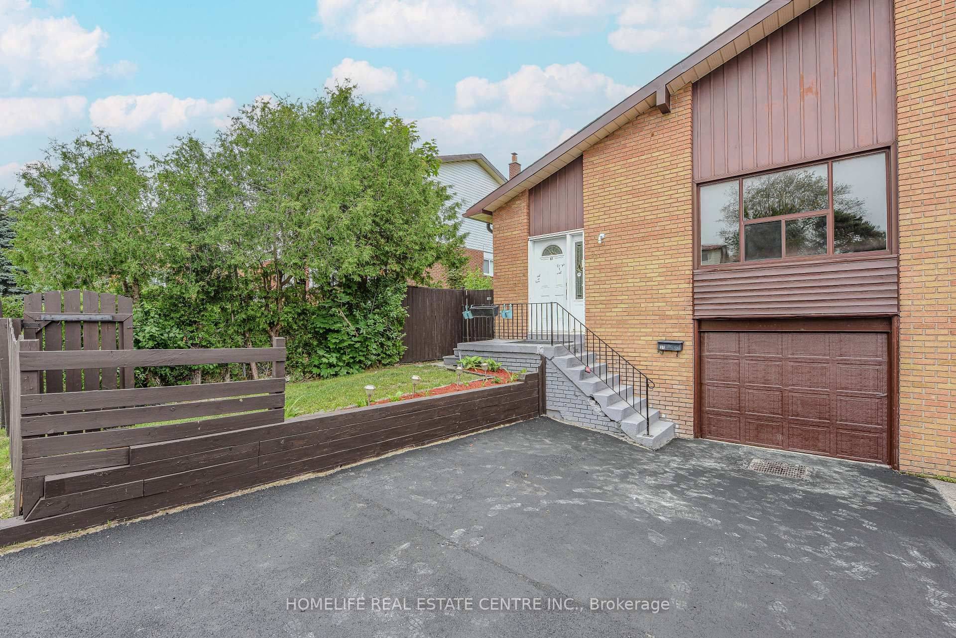 Brampton, ON L6V 3A9,37 Newlyn CRES