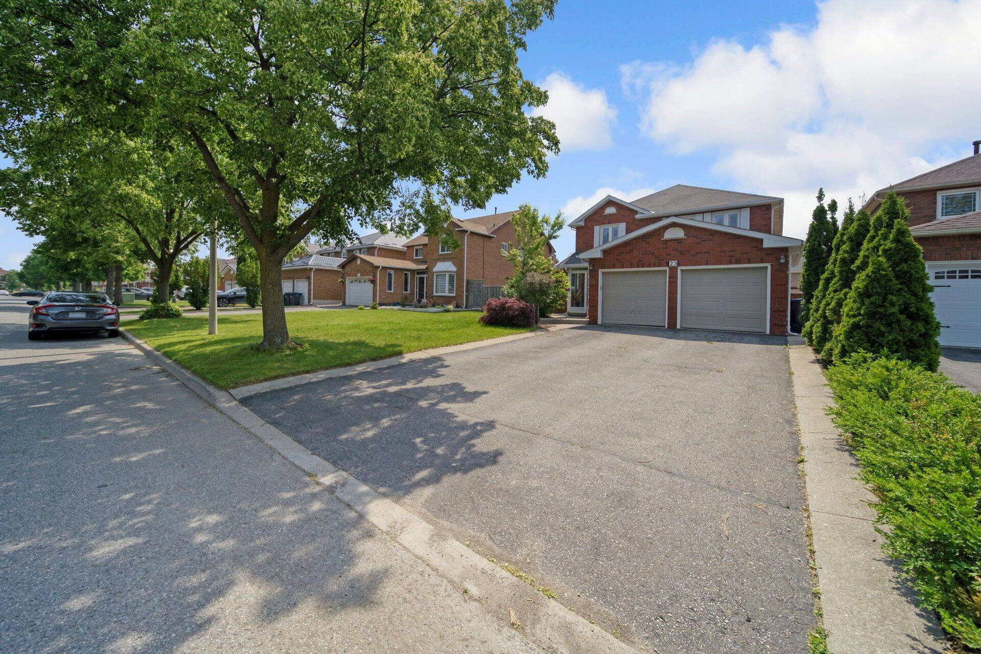 Brampton, ON L6Y 4G2,23 Millstone DR