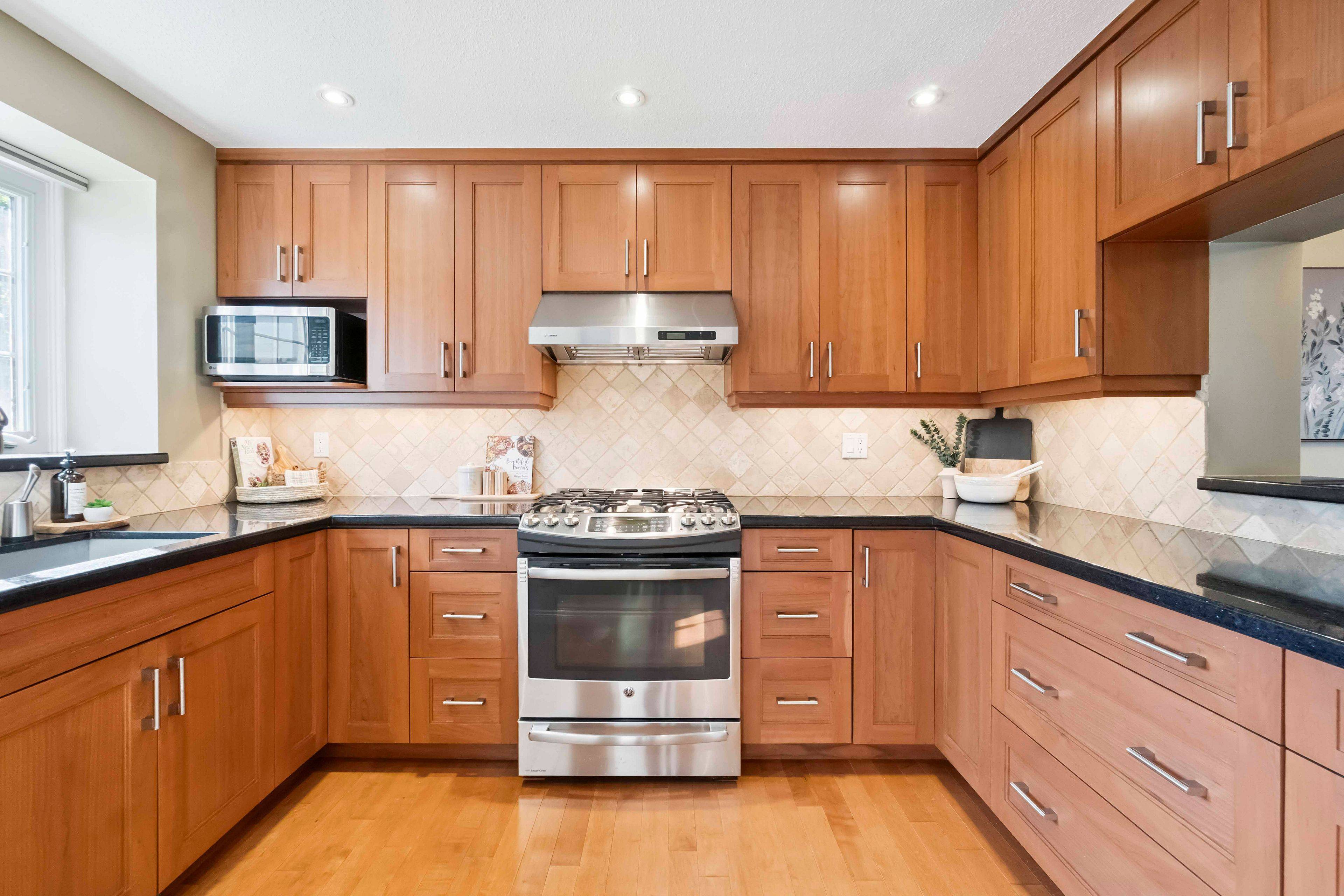 Barrhaven, ON K2J 2J9,14 Whelan DR