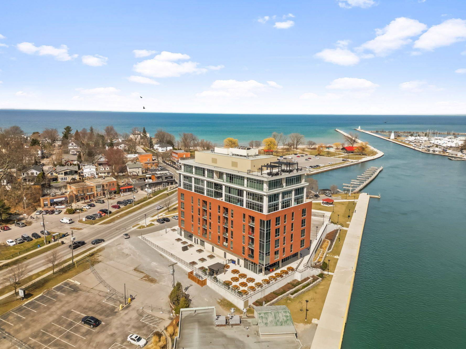 57 Lakeport RD #407, St. Catharines, ON L2N 4P6