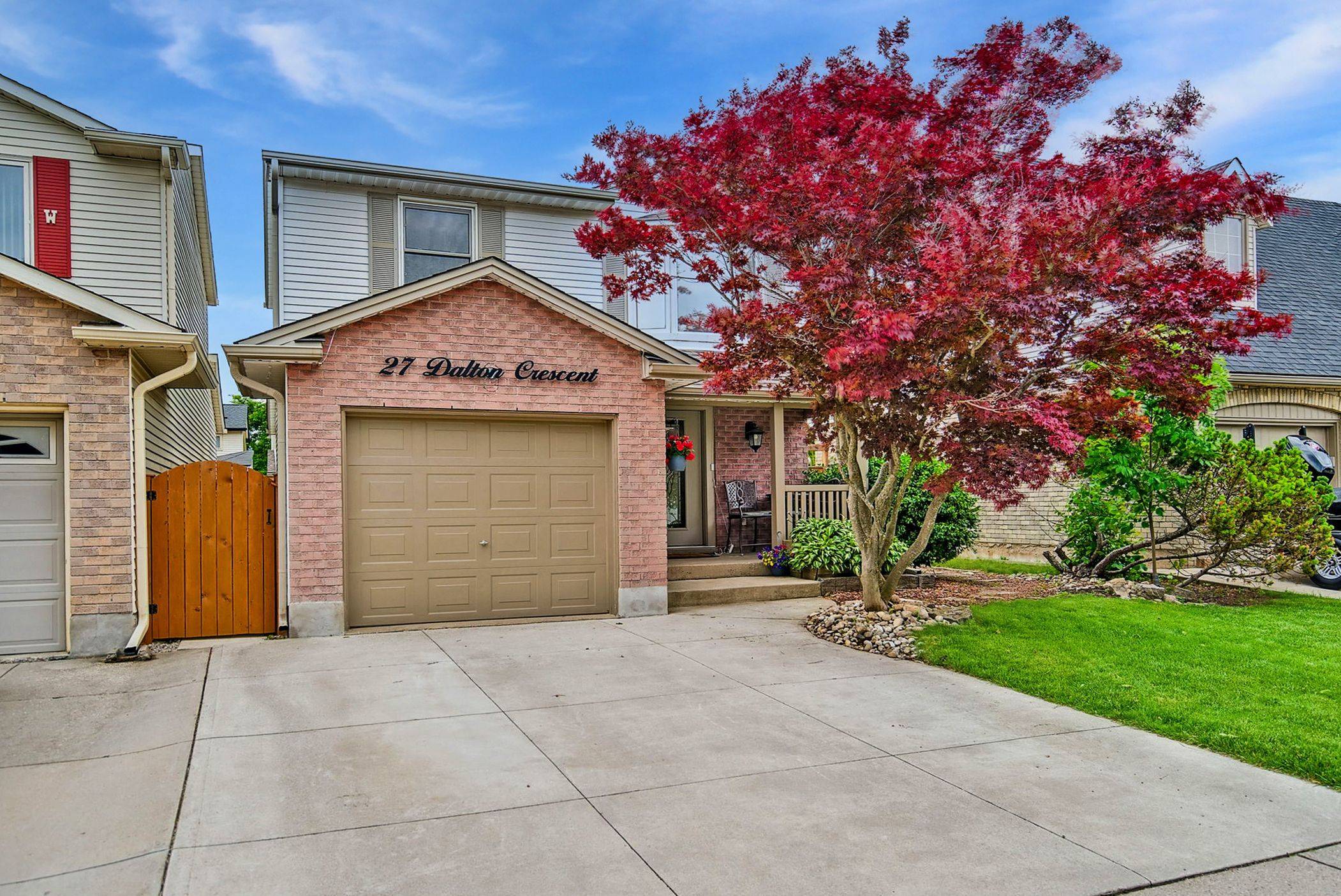 27 Dalton CRES, Hamilton, ON L8J 1Z6