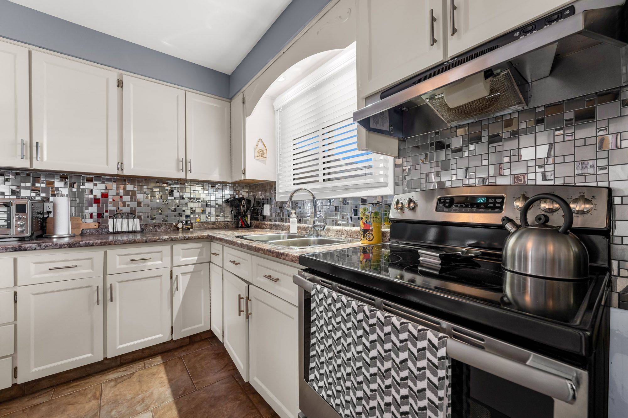 Niagara Falls, ON L2J 3T3,7301 North Dorset PL