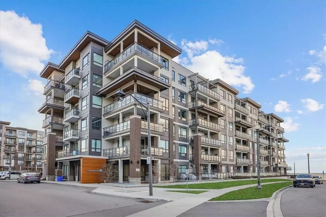 Grimsby, ON L3M 0H1,10 Esplanade LN #215