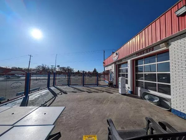 Medicine Hat, AB T1A 5C8,710 Gershaw DR Southwest