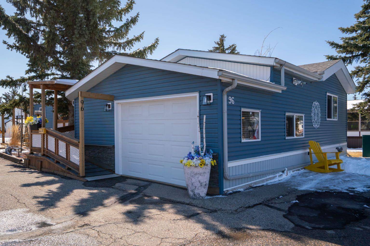 Calgary, AB T1Y6K5,96 Burroughs PL NE