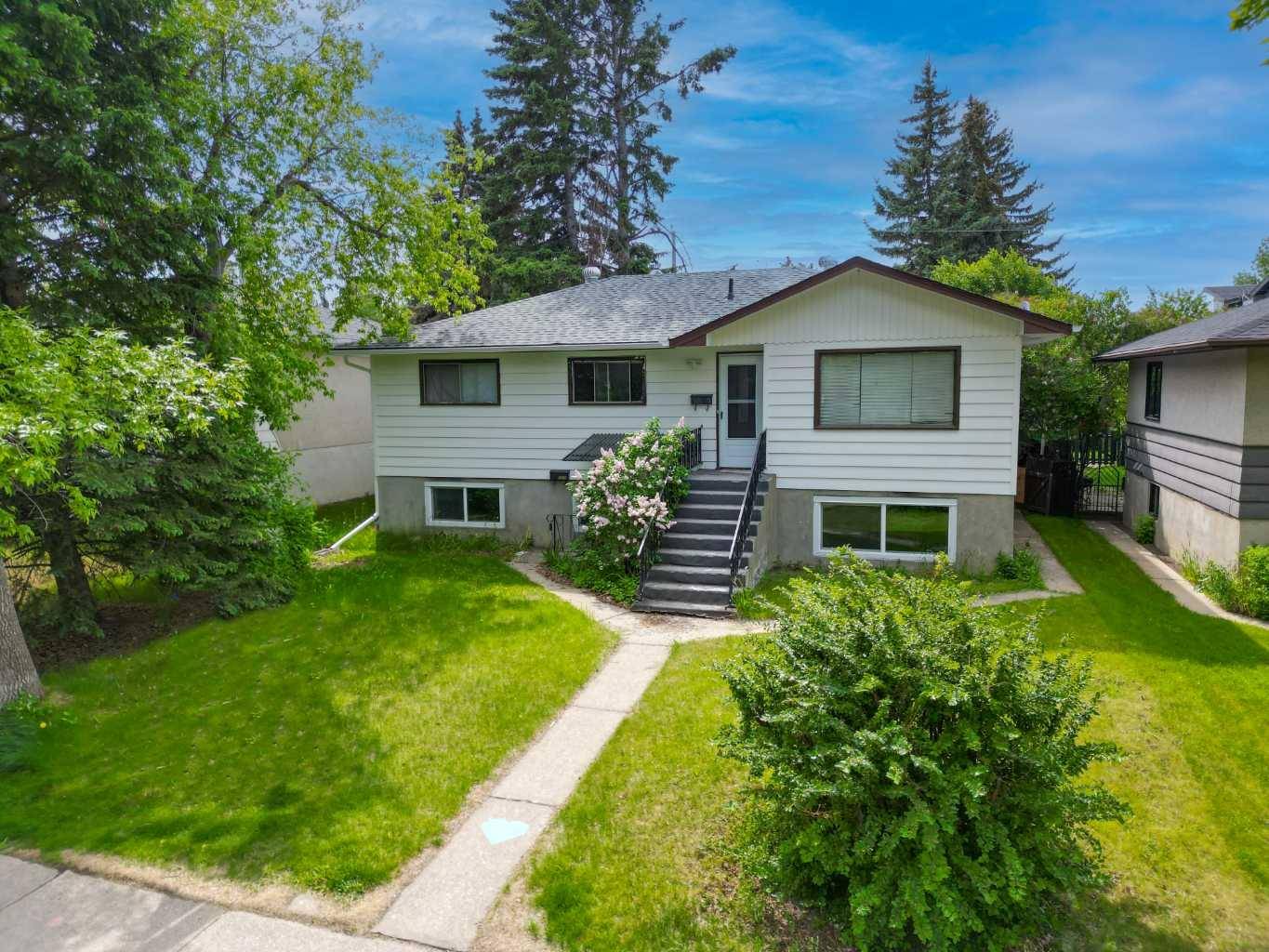 2815 41 ST SW, Calgary, AB T3E 3K7