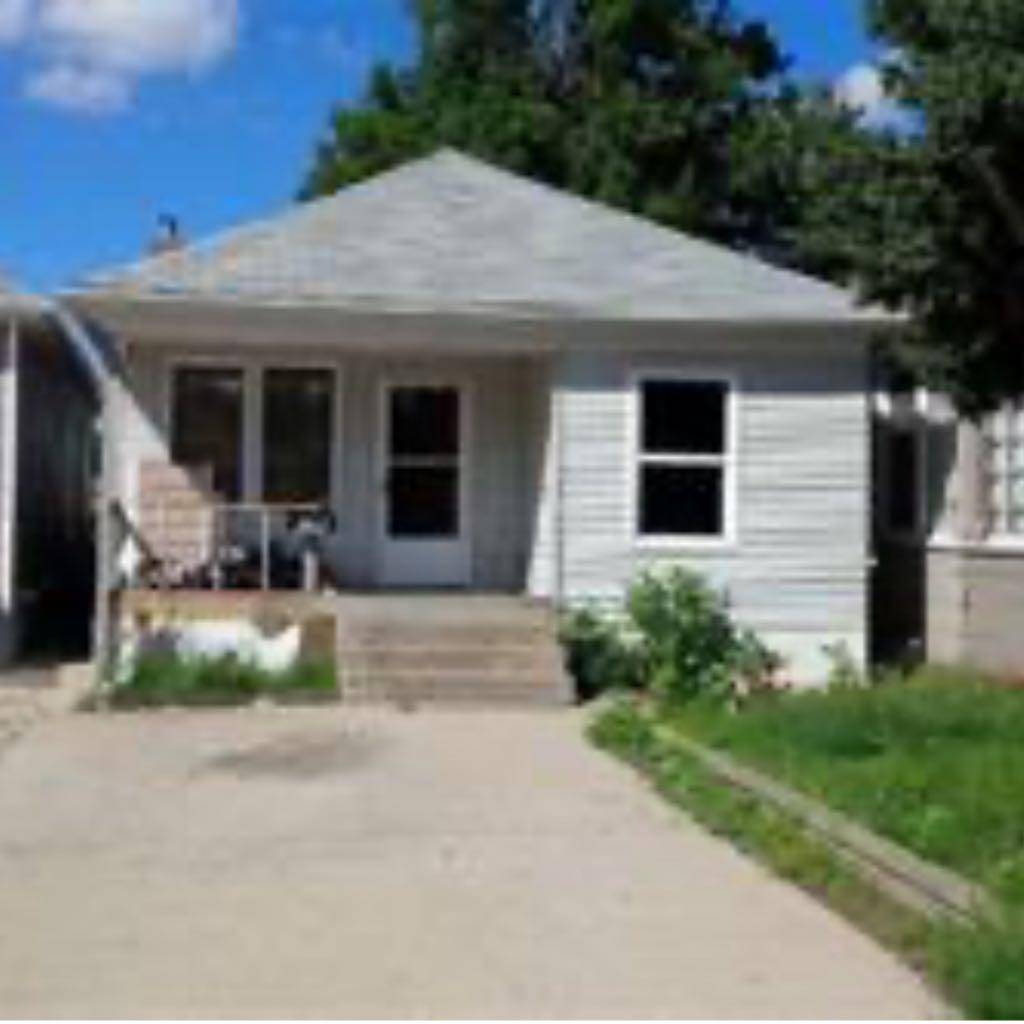 162 7 ST Southeast, Medicine Hat, AB T1A 1J3