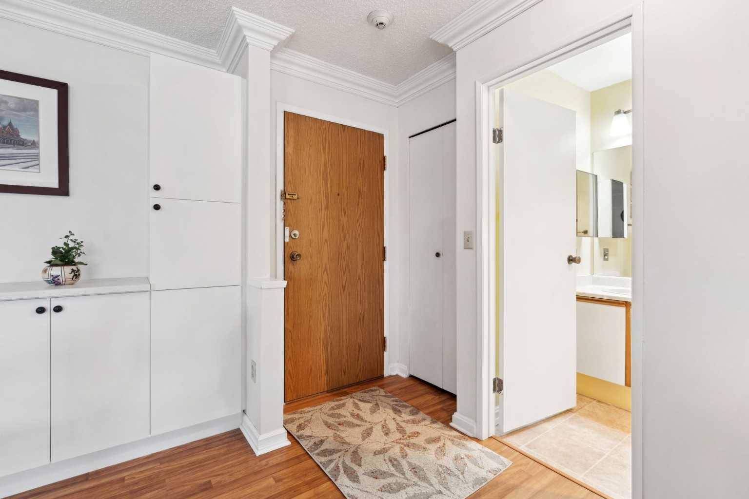Calgary, AB T2K 5W9,333 Garry CRES NE #213