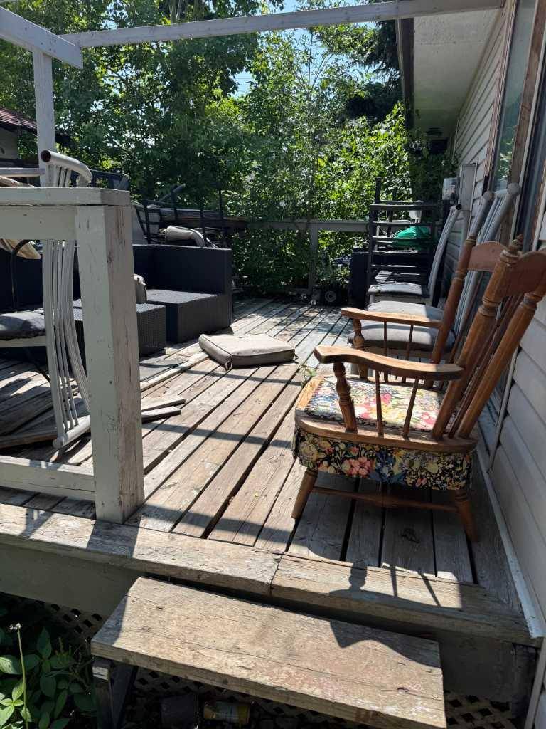 Calgary, AB T2A 5P8,6060 Madigan DR Northeast