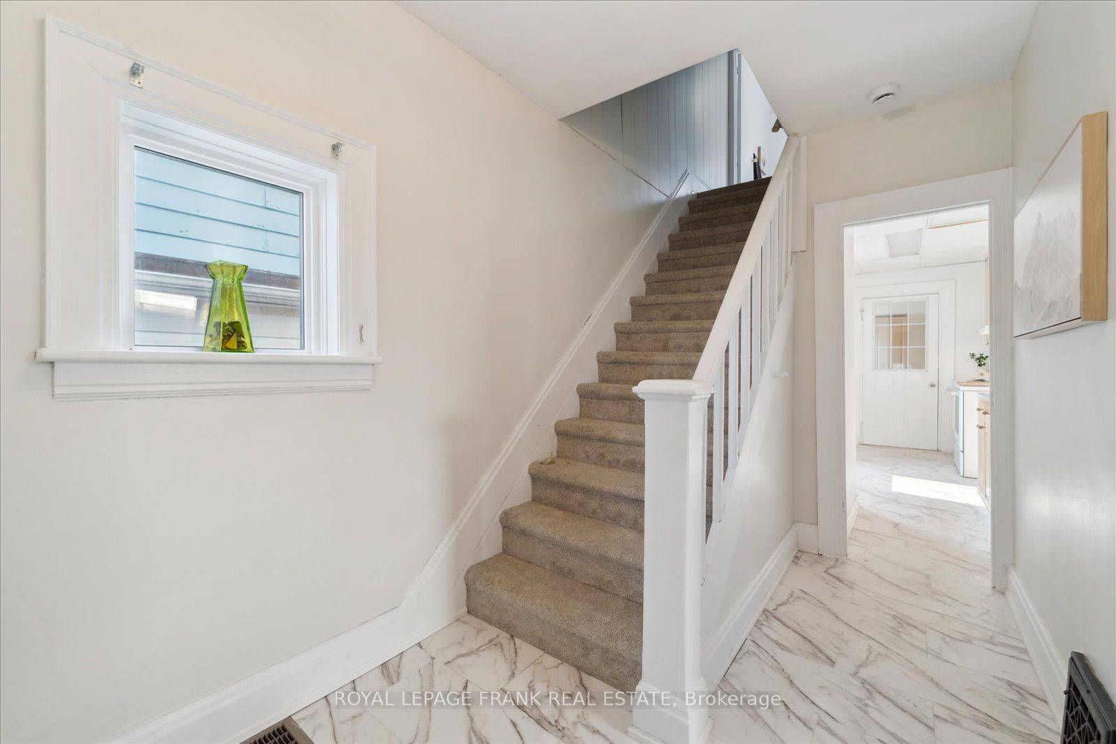 Oshawa, ON L1J 2H4,352 Pine AVE