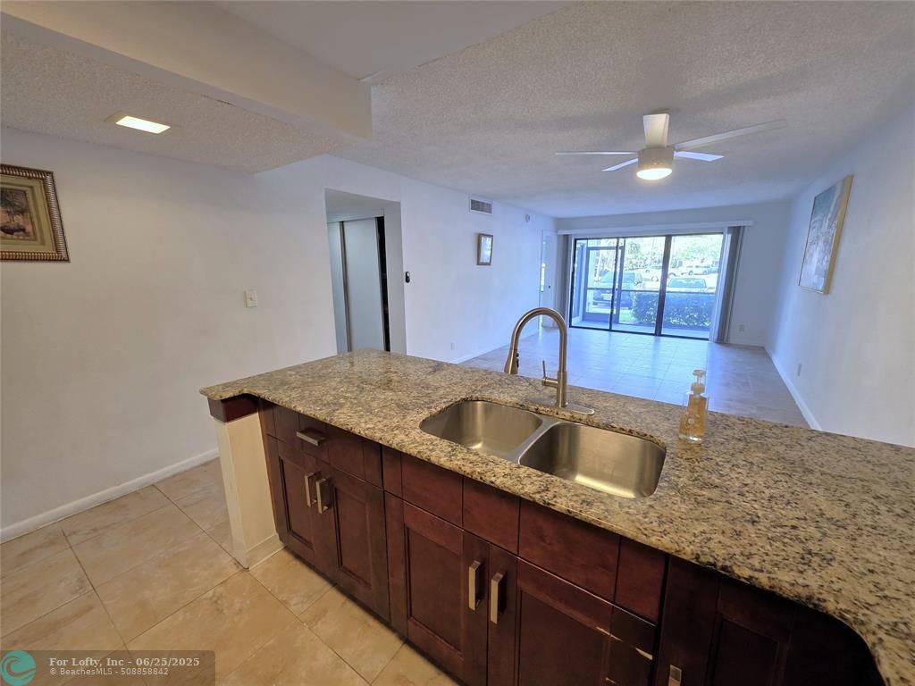 Pompano Beach, FL 33069,2320 S Cypress Bend Dr  #106