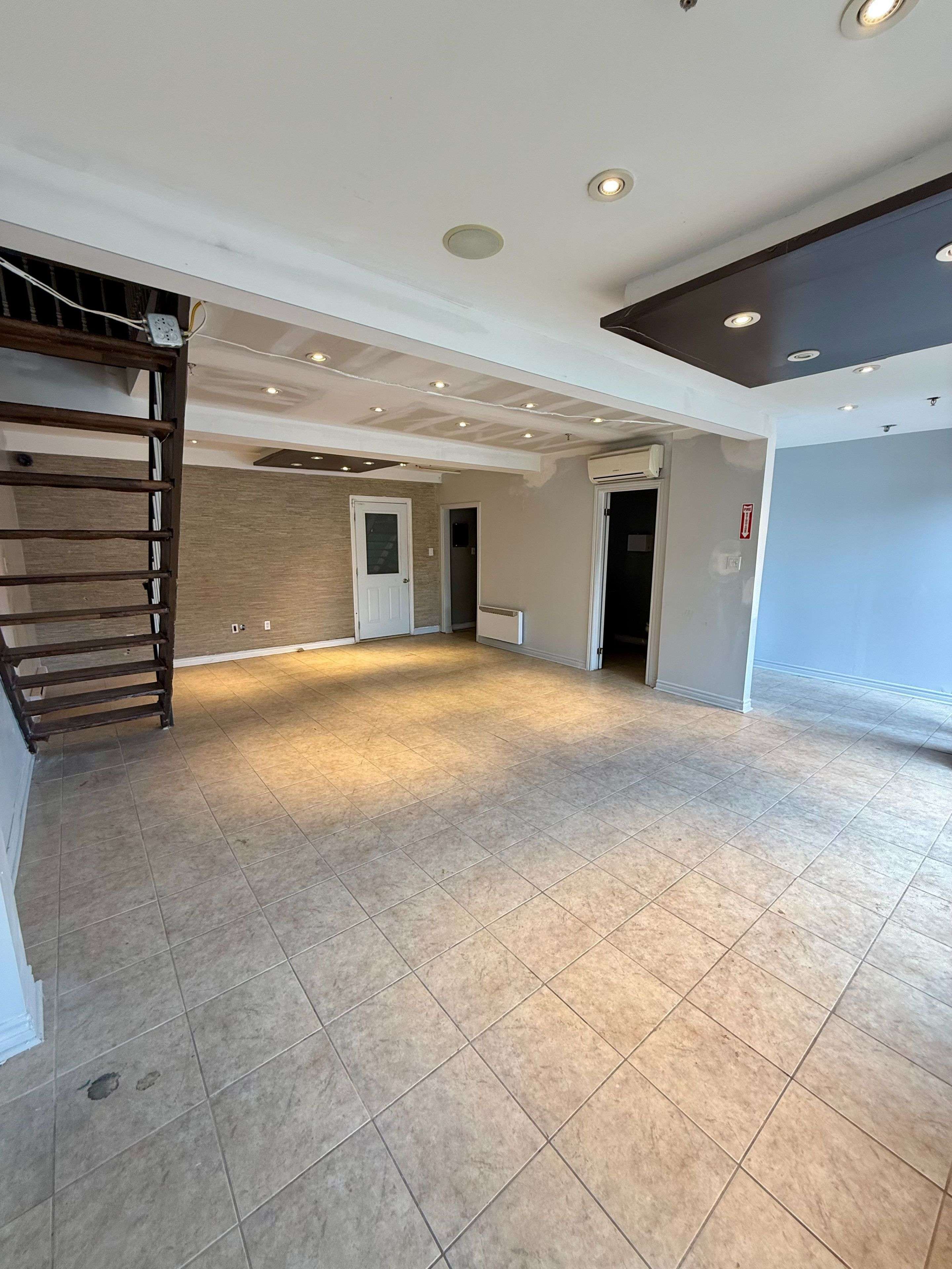 Vaughan, ON L4K 3L9,91 Fernstaff CT #12